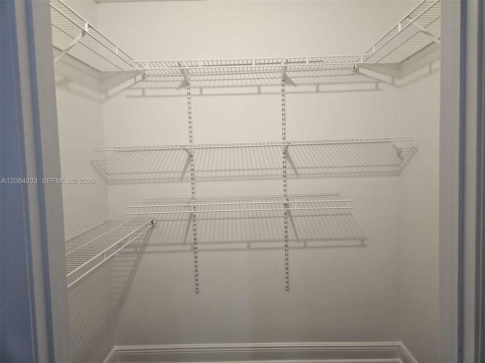 For Rent: $1,700 (1 beds, 1 baths, 695 Square Feet)