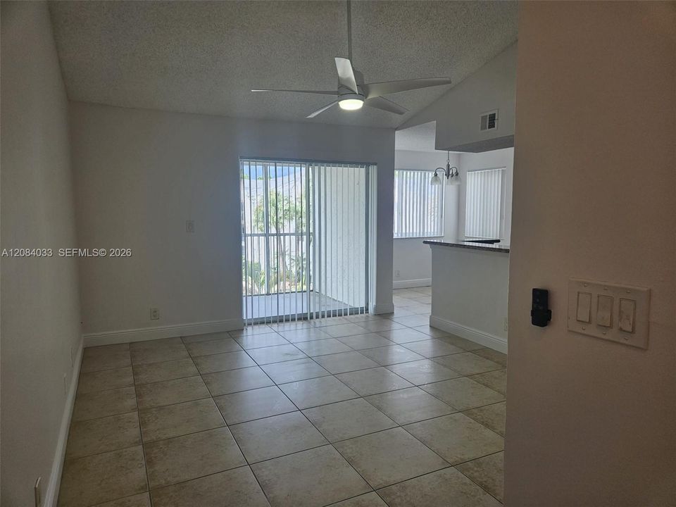 For Rent: $1,700 (1 beds, 1 baths, 695 Square Feet)