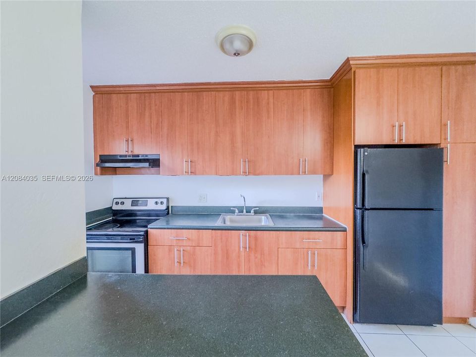 For Rent: $1,350 (1 beds, 1 baths, 412 Square Feet)