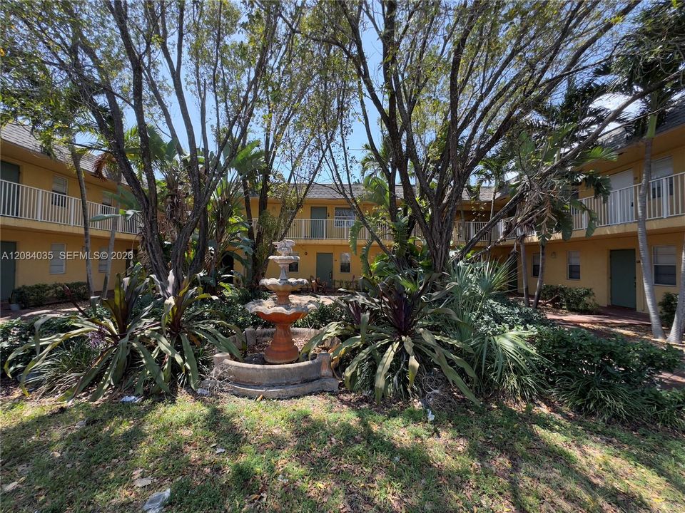 For Rent: $1,350 (1 beds, 1 baths, 412 Square Feet)