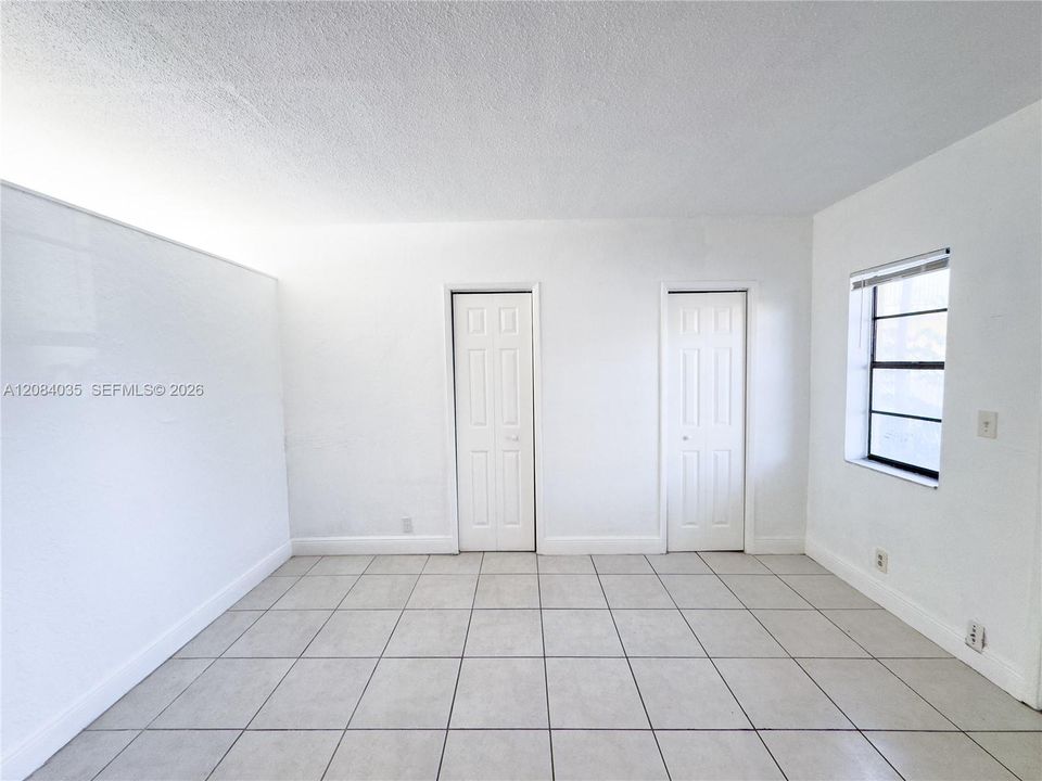 For Rent: $1,350 (1 beds, 1 baths, 412 Square Feet)