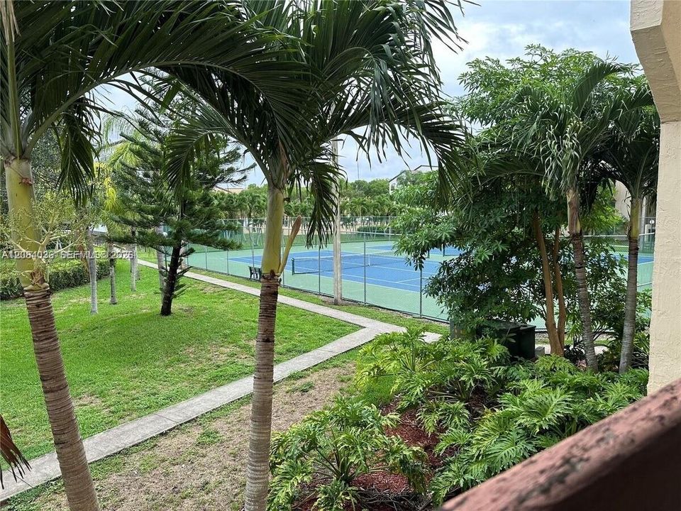 For Rent: $1,750 (1 beds, 1 baths, 750 Square Feet)