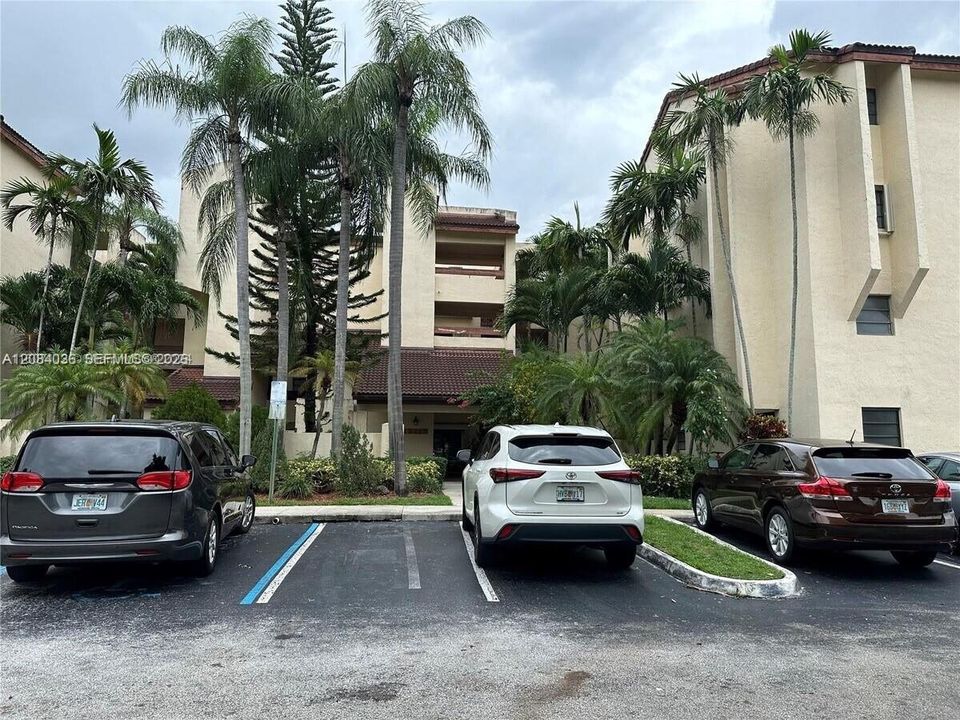 For Rent: $1,750 (1 beds, 1 baths, 750 Square Feet)