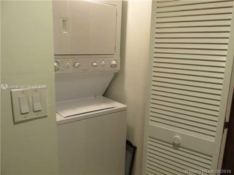 For Rent: $1,750 (1 beds, 1 baths, 750 Square Feet)