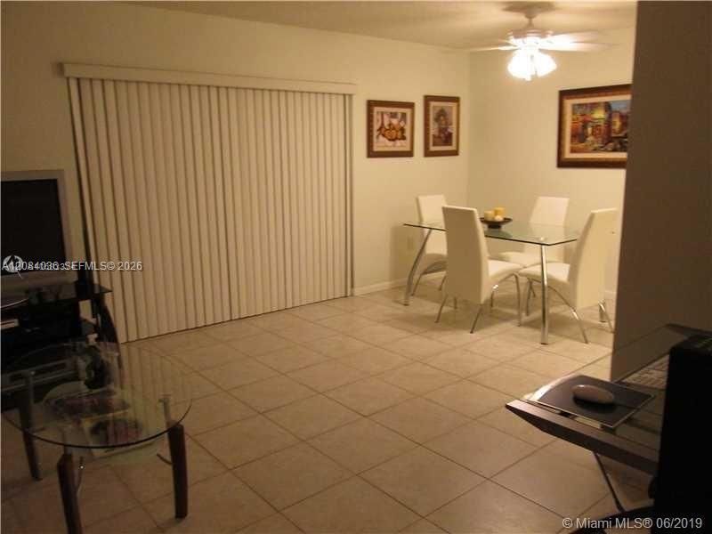 For Rent: $1,750 (1 beds, 1 baths, 750 Square Feet)
