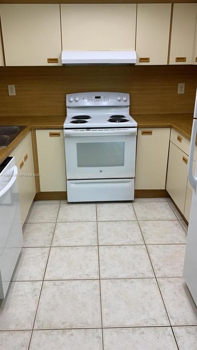 For Rent: $1,750 (1 beds, 1 baths, 750 Square Feet)