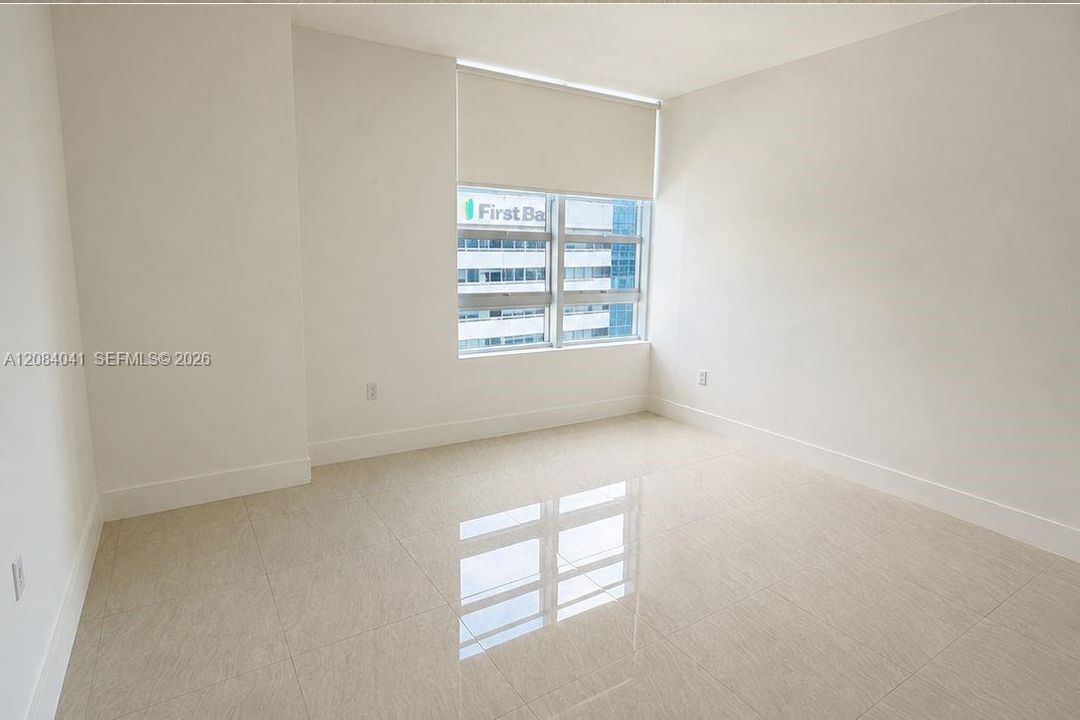 For Rent: $3,000 (1 beds, 1 baths, 639 Square Feet)