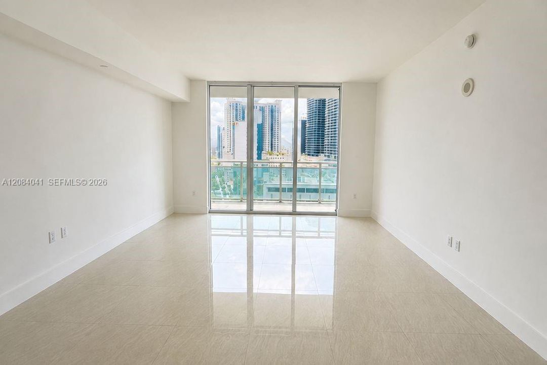 For Rent: $3,000 (1 beds, 1 baths, 639 Square Feet)