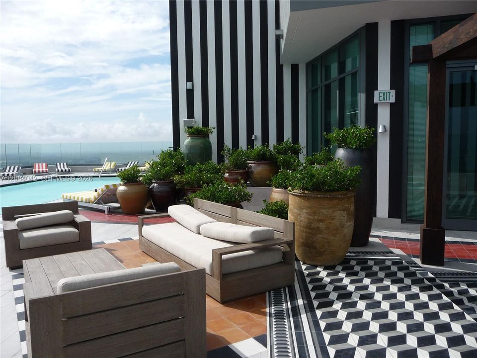 En Venta: $700,000 (1 camas, 2 baños, 880 Pies cuadrados)