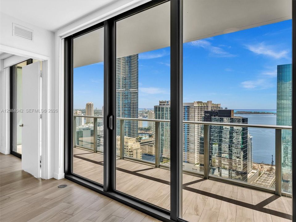 En Venta: $700,000 (1 camas, 2 baños, 880 Pies cuadrados)