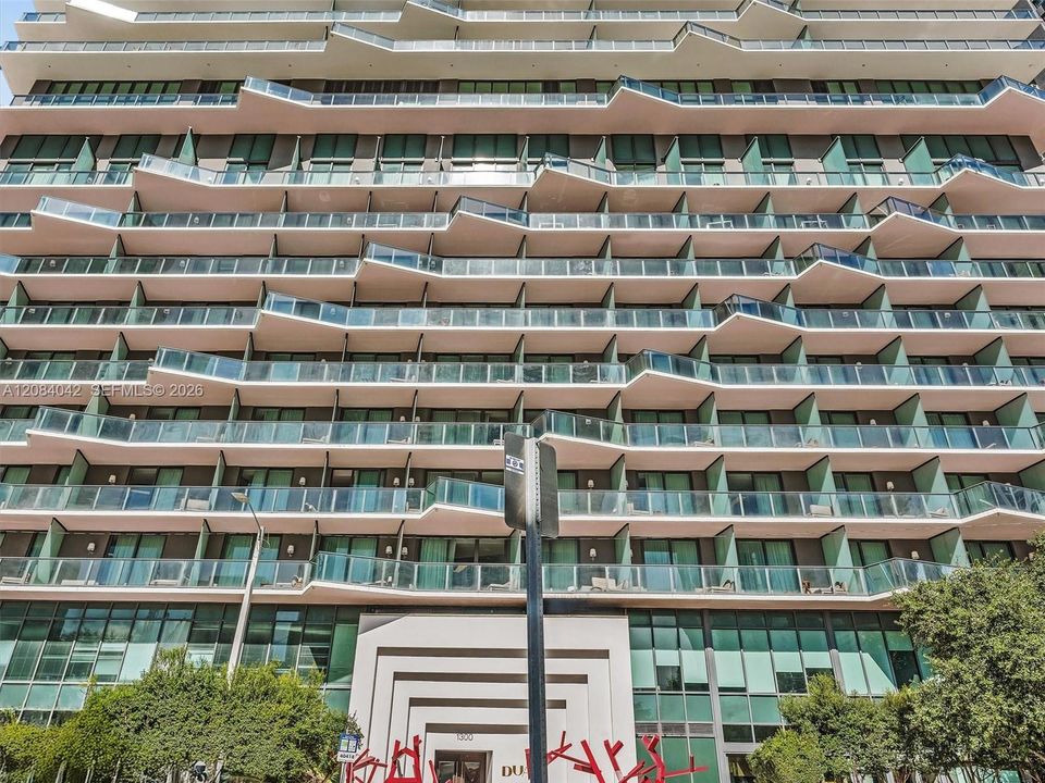 En Venta: $700,000 (1 camas, 2 baños, 880 Pies cuadrados)