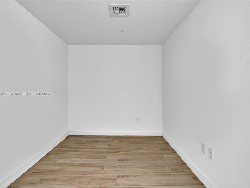 En Venta: $700,000 (1 camas, 2 baños, 880 Pies cuadrados)