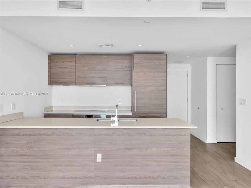 En Venta: $700,000 (1 camas, 2 baños, 880 Pies cuadrados)