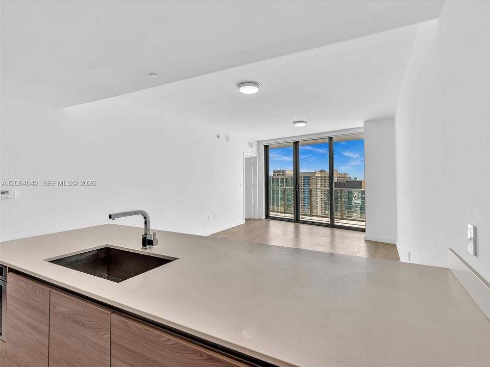 En Venta: $700,000 (1 camas, 2 baños, 880 Pies cuadrados)