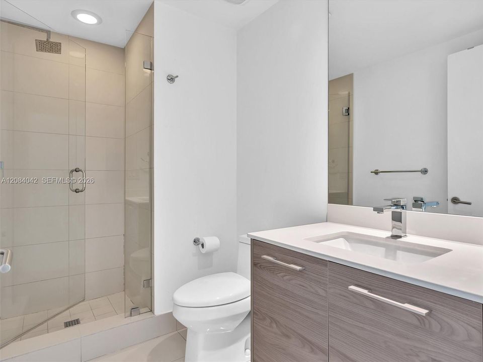 En Venta: $700,000 (1 camas, 2 baños, 880 Pies cuadrados)