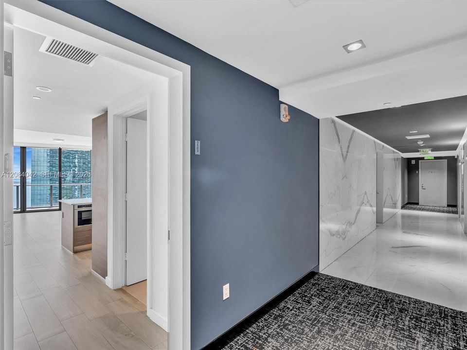 En Venta: $700,000 (1 camas, 2 baños, 880 Pies cuadrados)