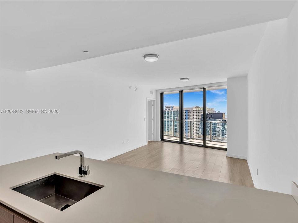 En Venta: $700,000 (1 camas, 2 baños, 880 Pies cuadrados)