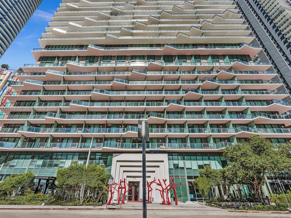 En Venta: $700,000 (1 camas, 2 baños, 880 Pies cuadrados)