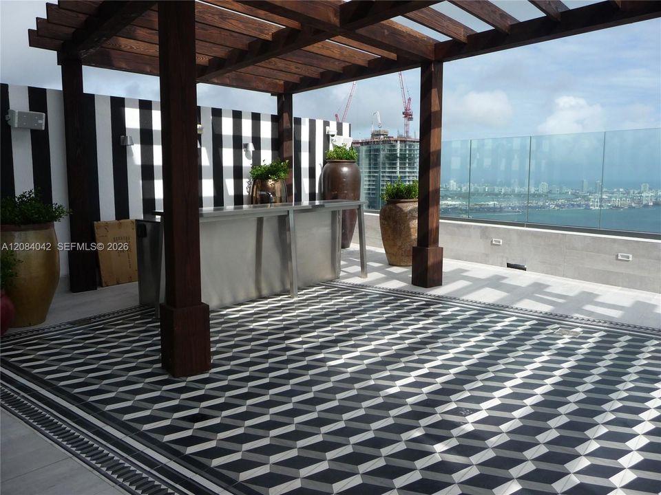 En Venta: $700,000 (1 camas, 2 baños, 880 Pies cuadrados)