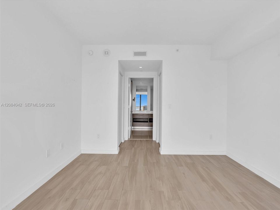 En Venta: $700,000 (1 camas, 2 baños, 880 Pies cuadrados)