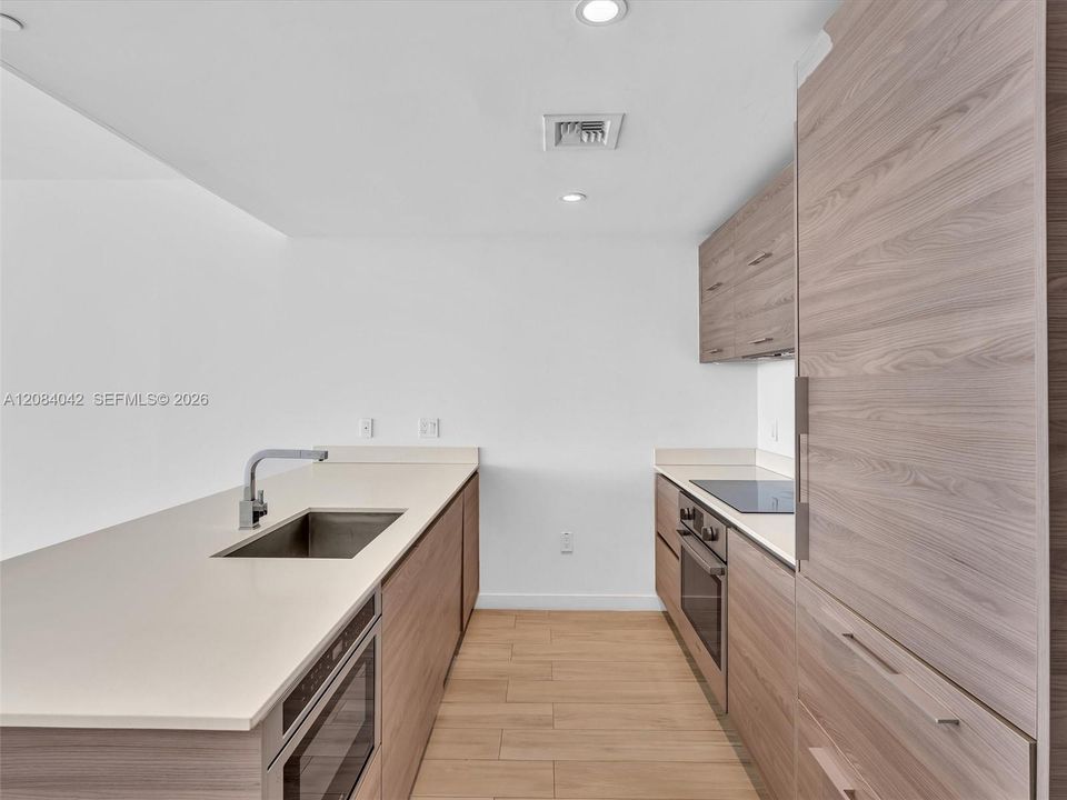 En Venta: $700,000 (1 camas, 2 baños, 880 Pies cuadrados)