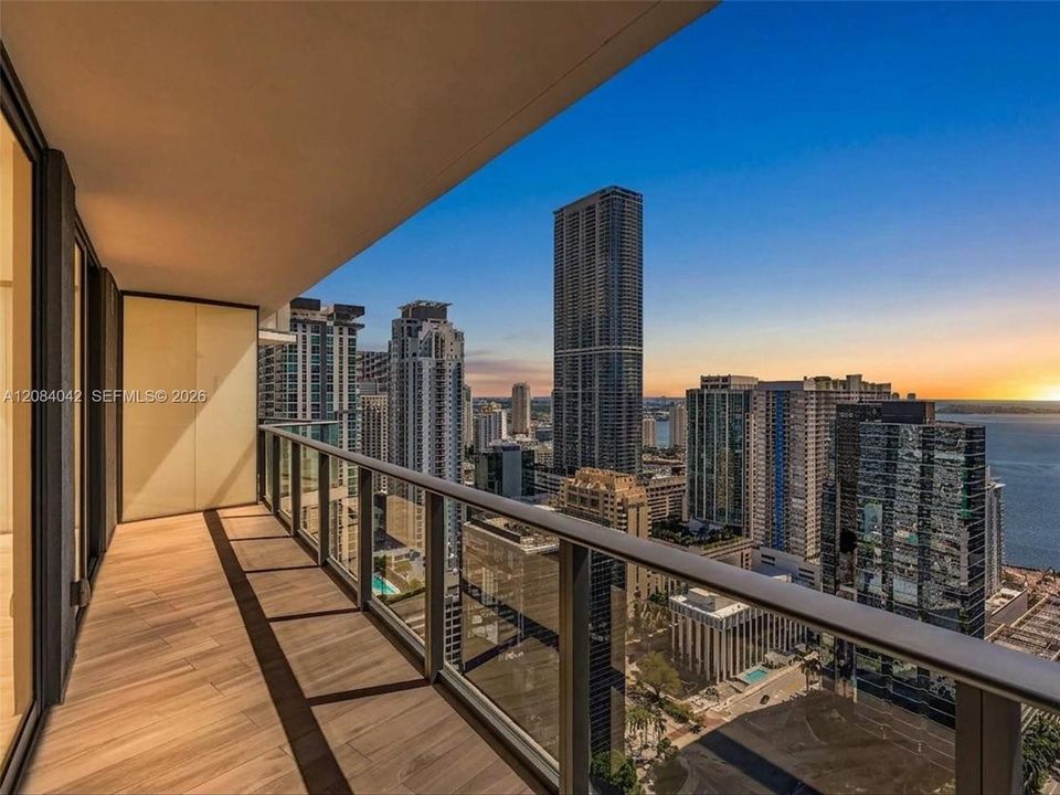 En Venta: $700,000 (1 camas, 2 baños, 880 Pies cuadrados)