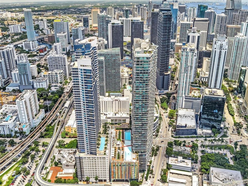En Venta: $700,000 (1 camas, 2 baños, 880 Pies cuadrados)