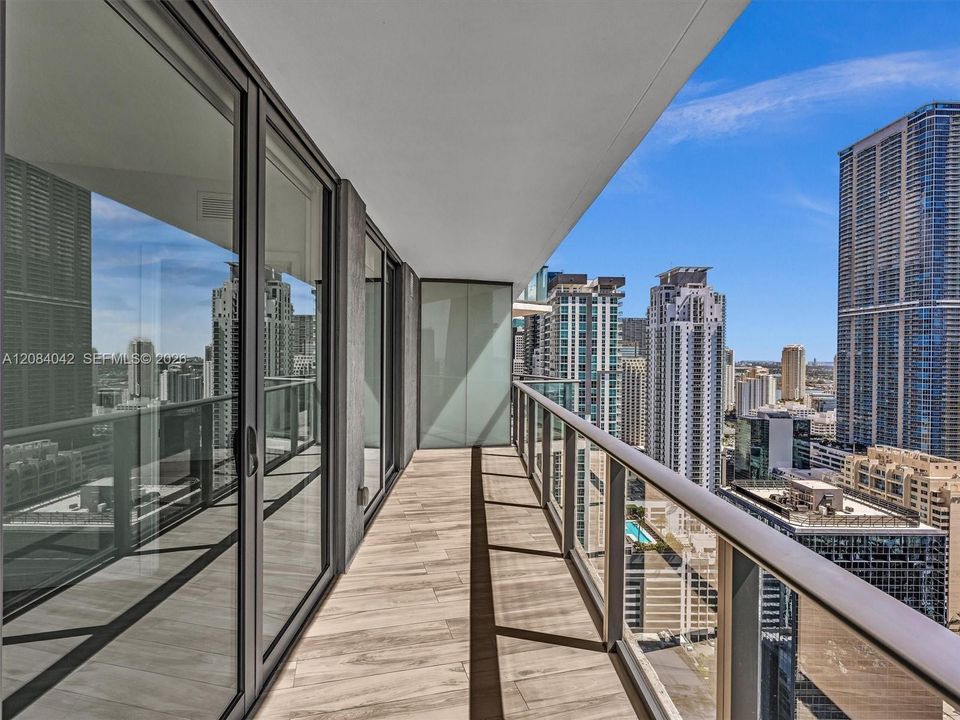 En Venta: $700,000 (1 camas, 2 baños, 880 Pies cuadrados)