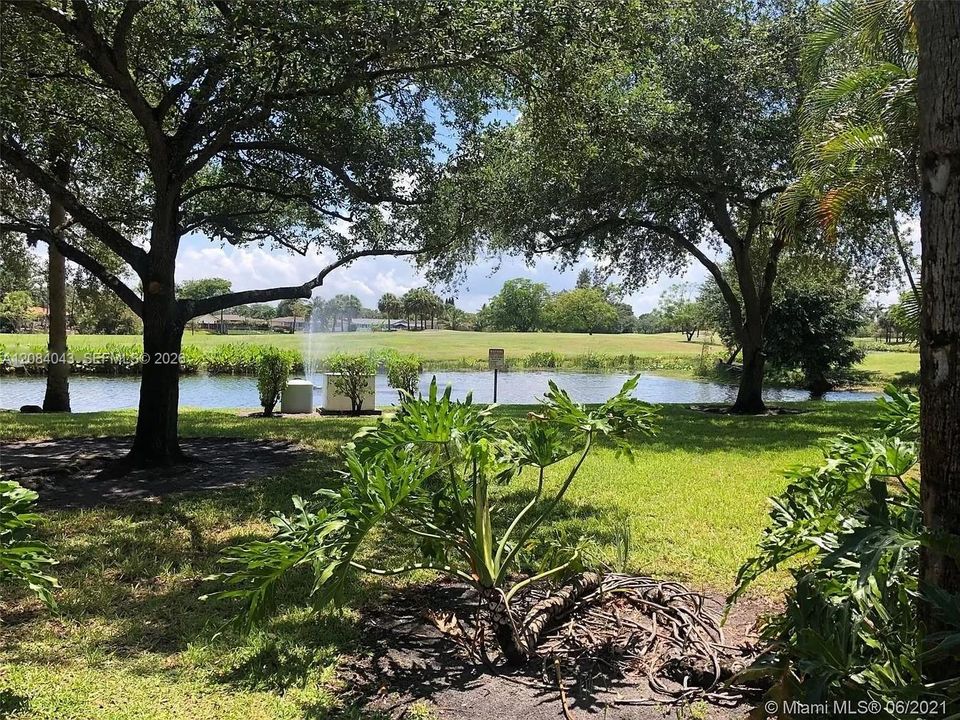 For Rent: $1,950 (2 beds, 2 baths, 912 Square Feet)