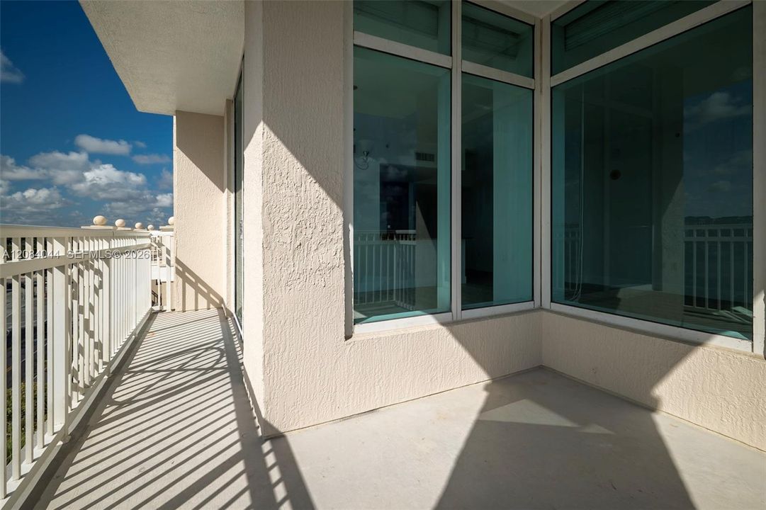 For Rent: $3,550 (2 beds, 2 baths, 1385 Square Feet)