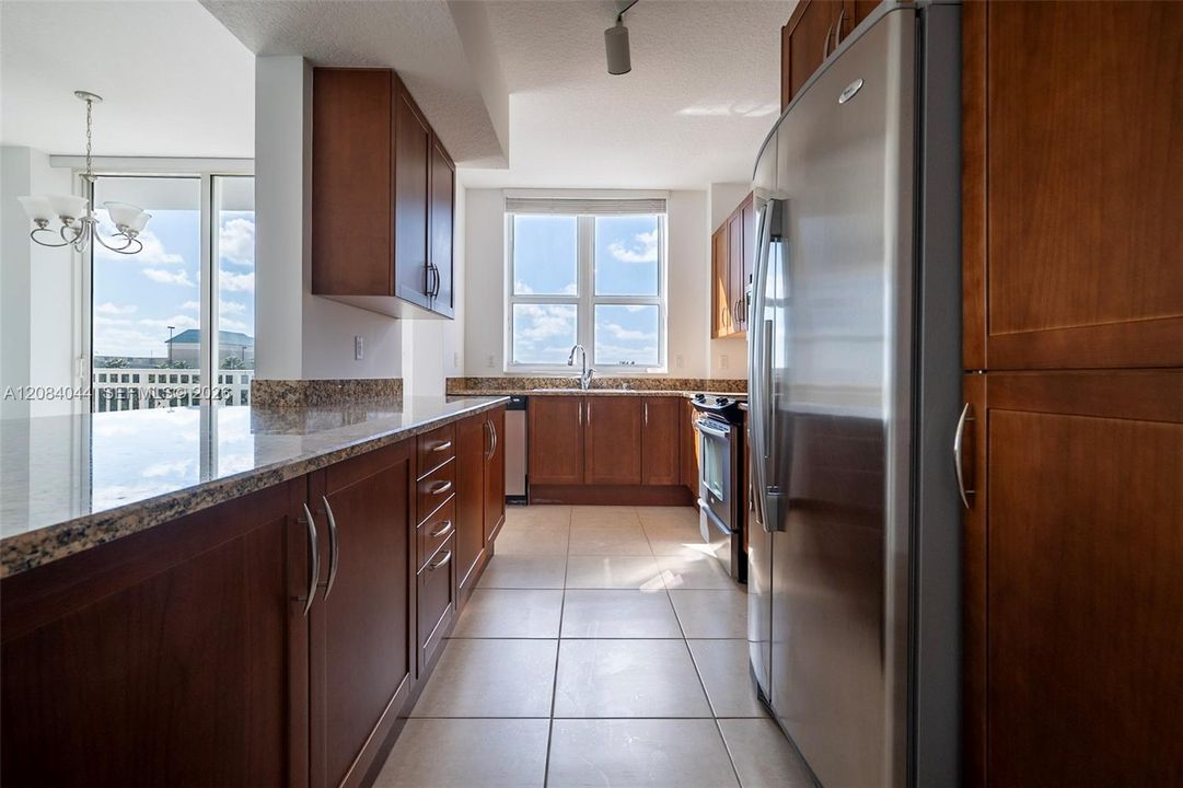 For Rent: $3,550 (2 beds, 2 baths, 1385 Square Feet)
