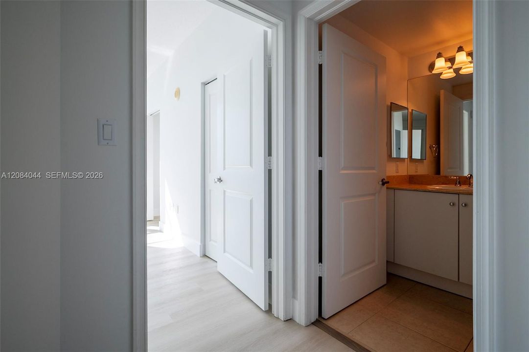For Rent: $3,550 (2 beds, 2 baths, 1385 Square Feet)