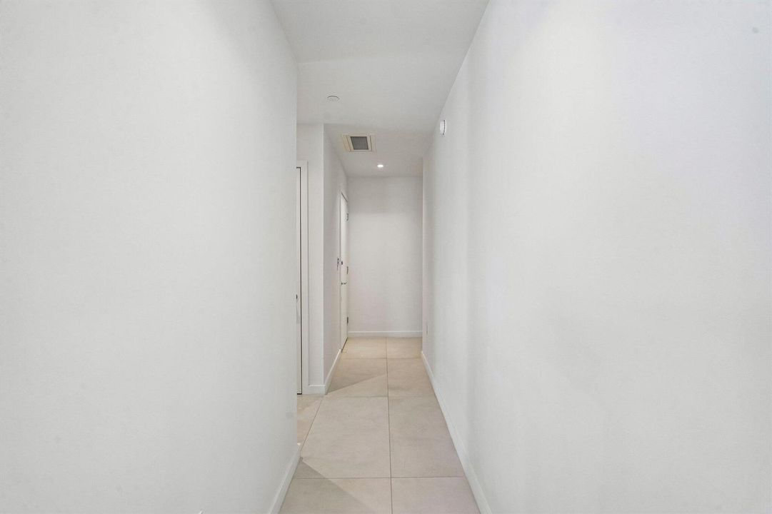 23-web-or-mls-Biscayne Blvd 201-S0409-02