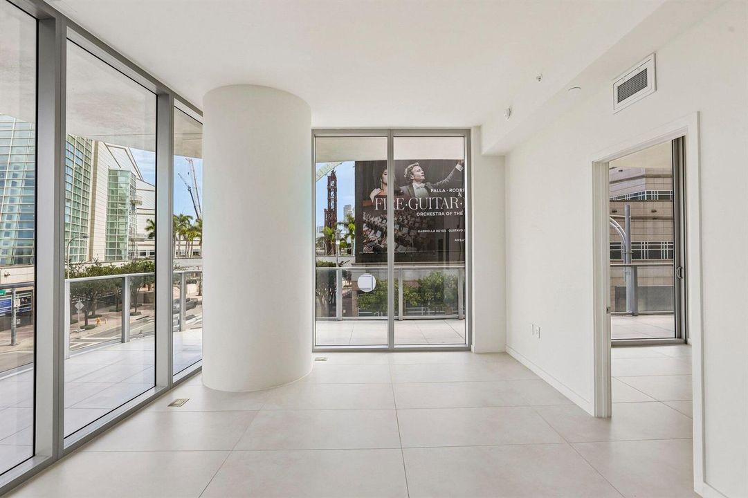 6-web-or-mls-Biscayne Blvd 201-S0409-006
