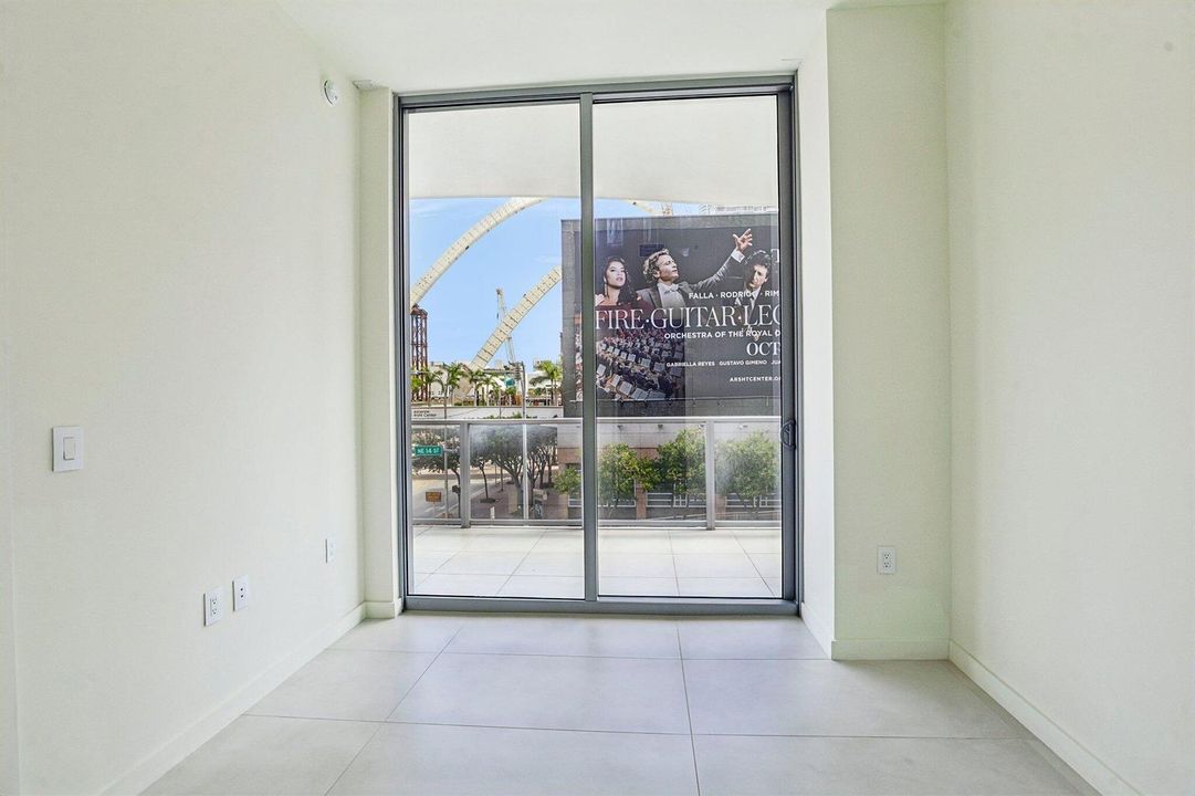 42-web-or-mls-Biscayne Blvd 201-S0409-04