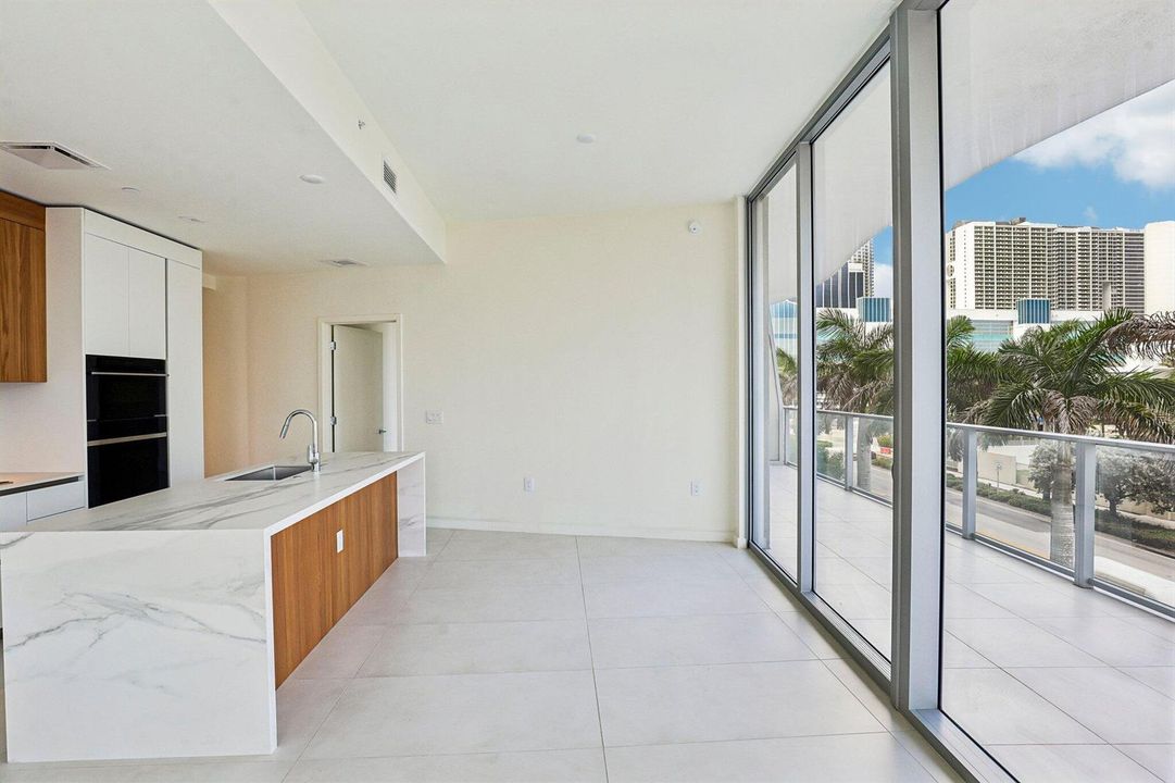 13-web-or-mls-Biscayne Blvd 201-S0409-01