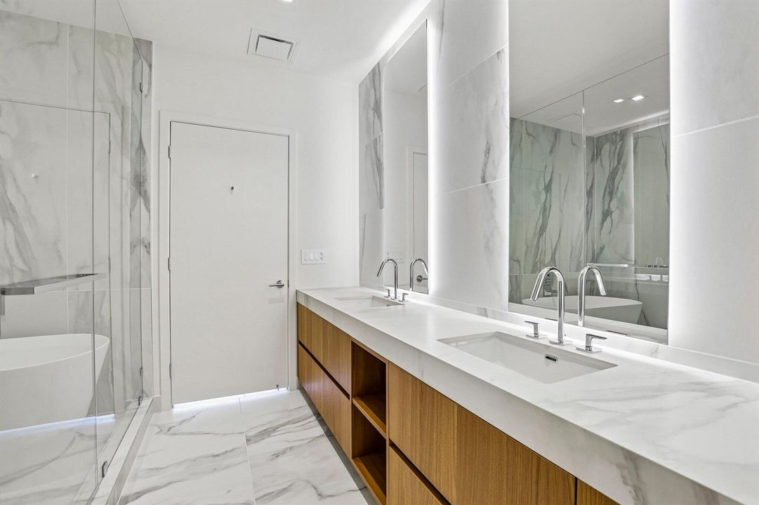 36-web-or-mls-Biscayne Blvd 201-S0409-03