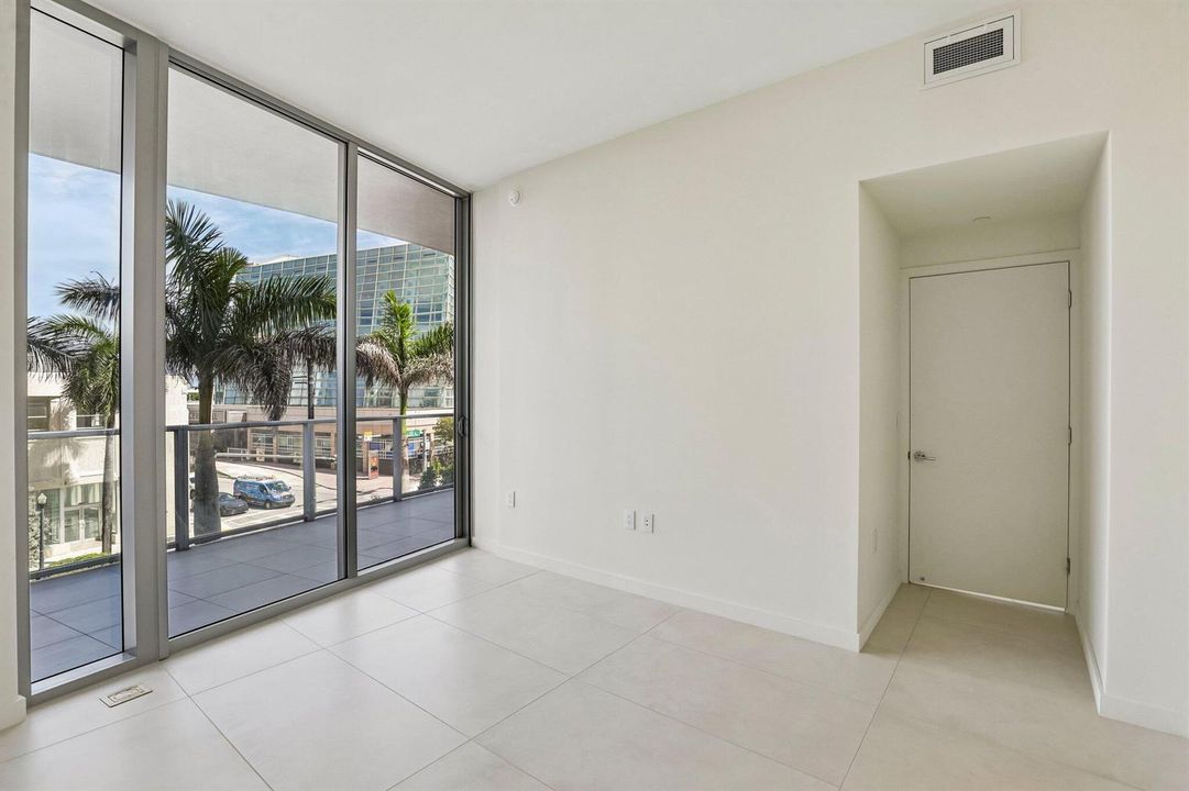 10-web-or-mls-Biscayne Blvd 201-S0409-01