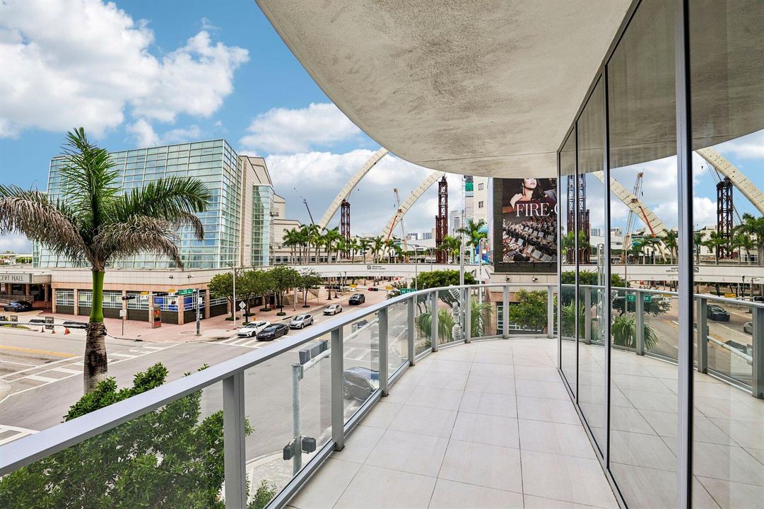 49-web-or-mls-Biscayne Blvd 201-S0409-04
