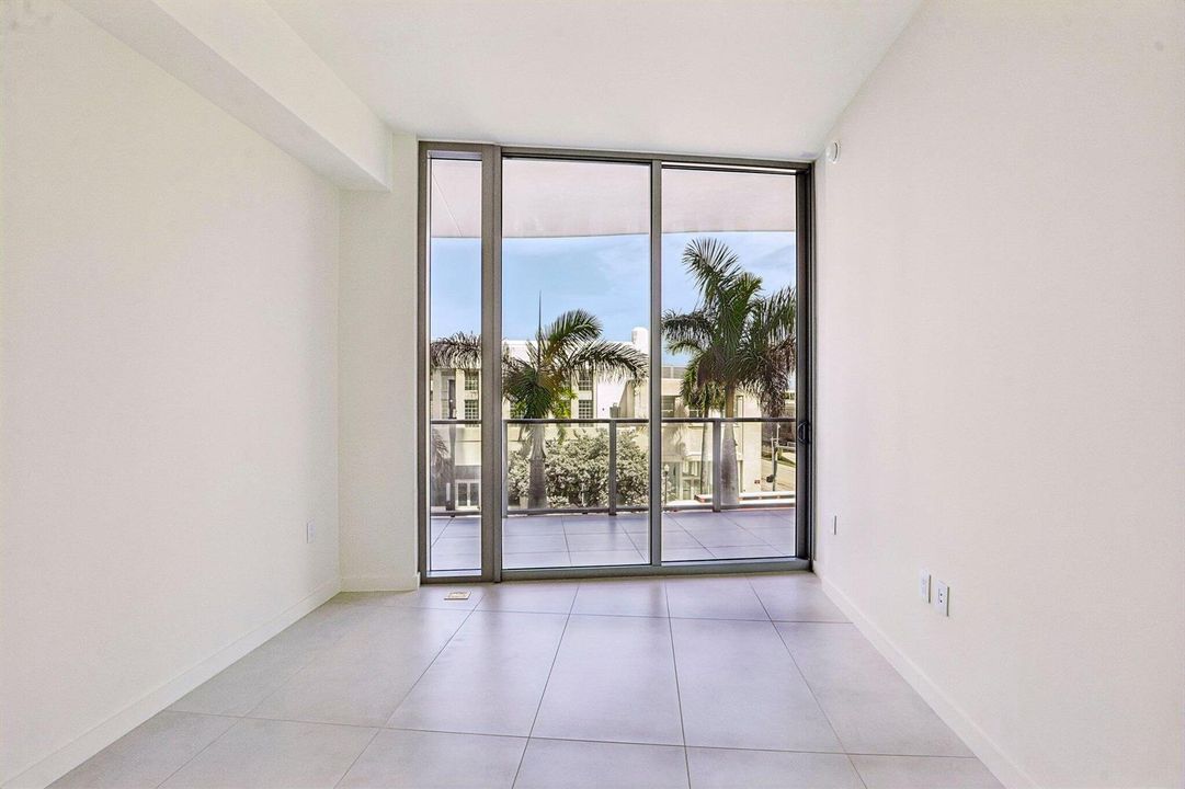 8-web-or-mls-Biscayne Blvd 201-S0409-008