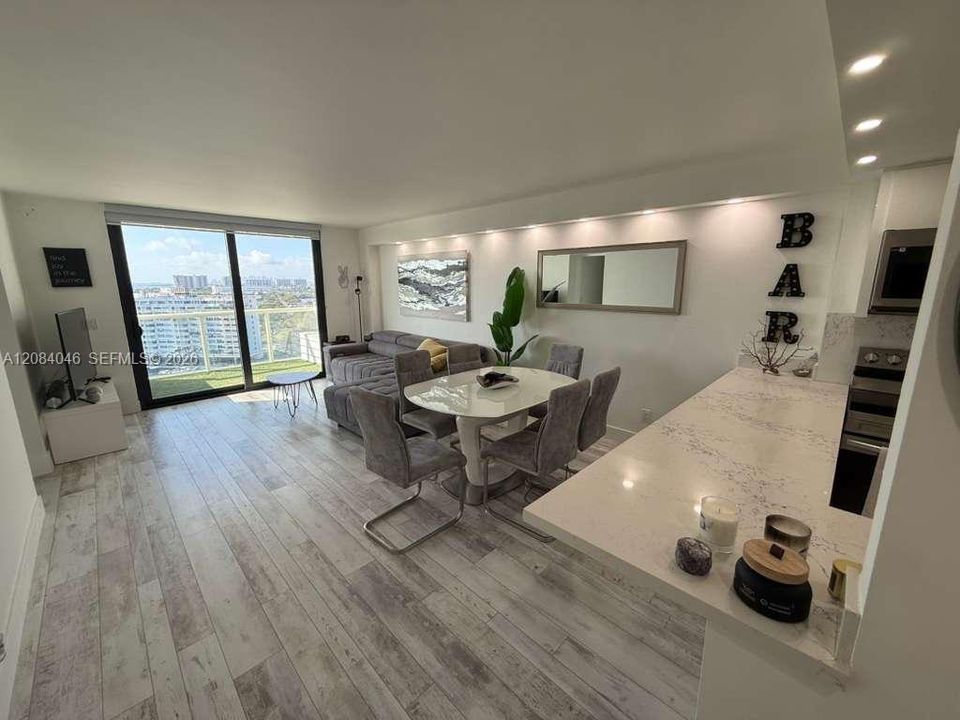 В аренду: $2,550 (2 спален, 2 ванн, 1070 Квадратных фут)