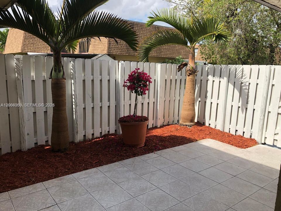 For Rent: $2,700 (3 beds, 2 baths, 1665 Square Feet)