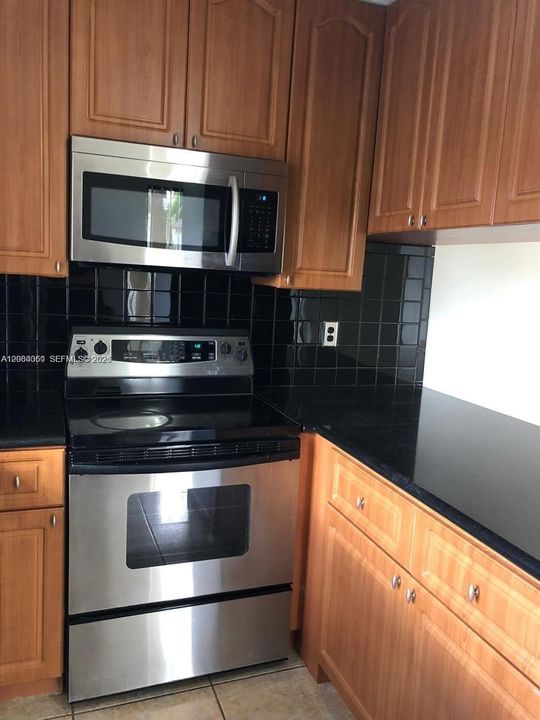 For Rent: $2,700 (3 beds, 2 baths, 1665 Square Feet)