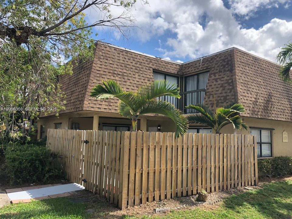 For Rent: $2,700 (3 beds, 2 baths, 1665 Square Feet)