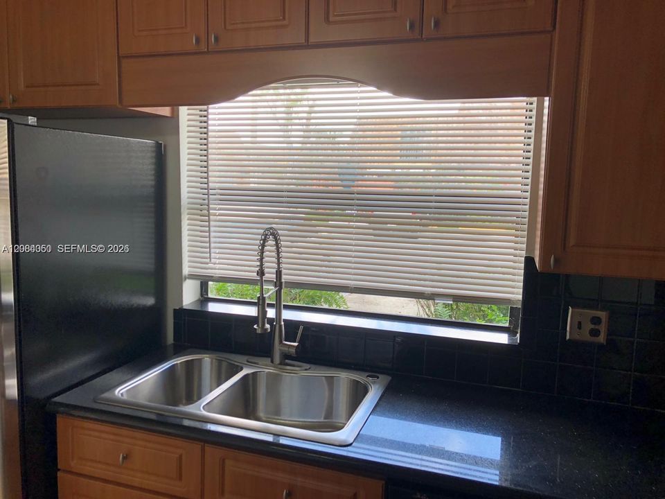 For Rent: $2,700 (3 beds, 2 baths, 1665 Square Feet)