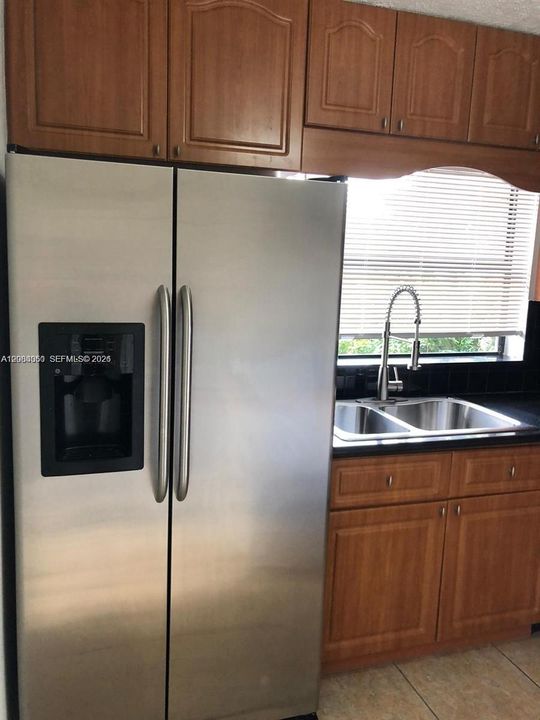 For Rent: $2,700 (3 beds, 2 baths, 1665 Square Feet)