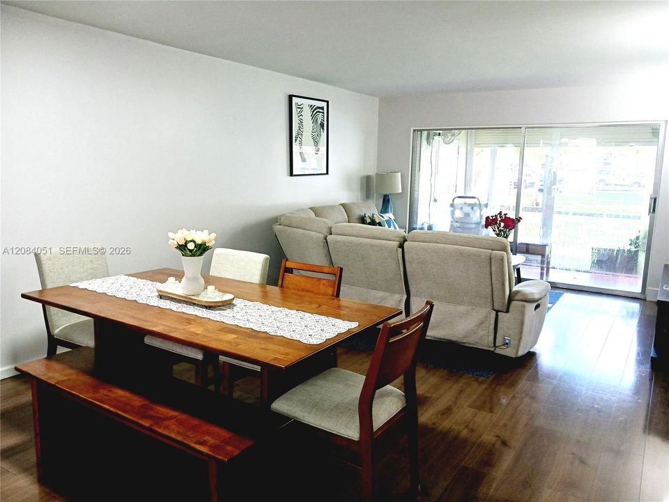 En Venta: $279,000 (2 camas, 2 baños, 1417 Pies cuadrados)