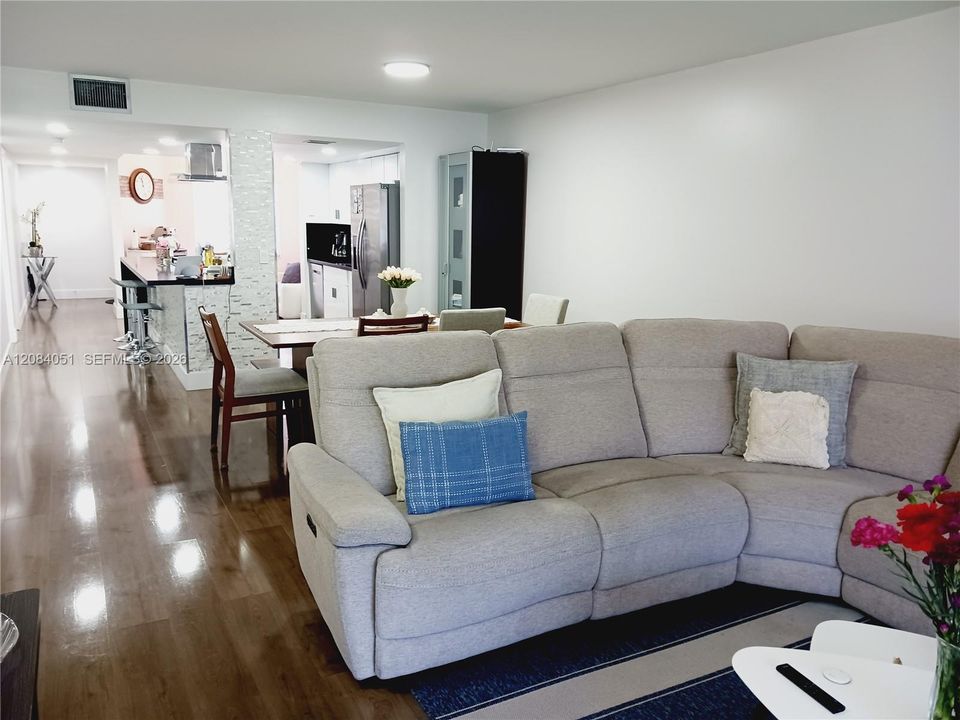 En Venta: $279,000 (2 camas, 2 baños, 1417 Pies cuadrados)