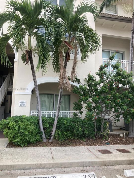 For Rent: $2,900 (3 beds, 2 baths, 1280 Square Feet)