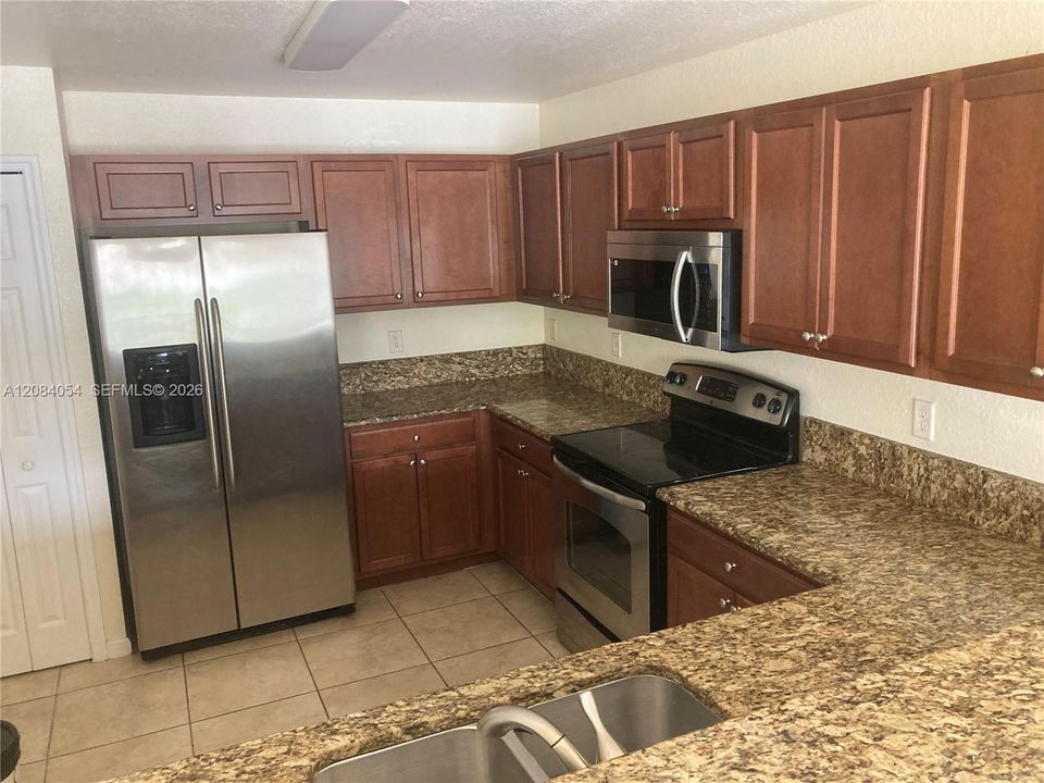 For Rent: $2,900 (3 beds, 2 baths, 1280 Square Feet)